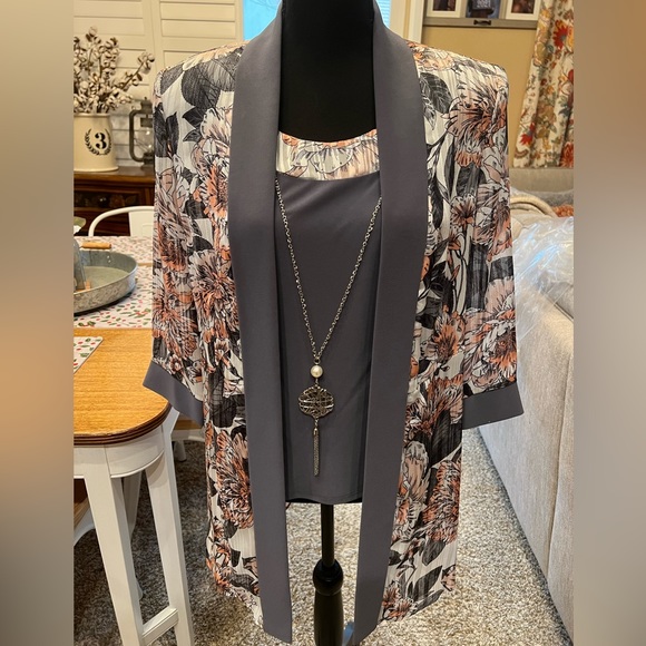 Women’s Pantsuit - Picture 2 of 6